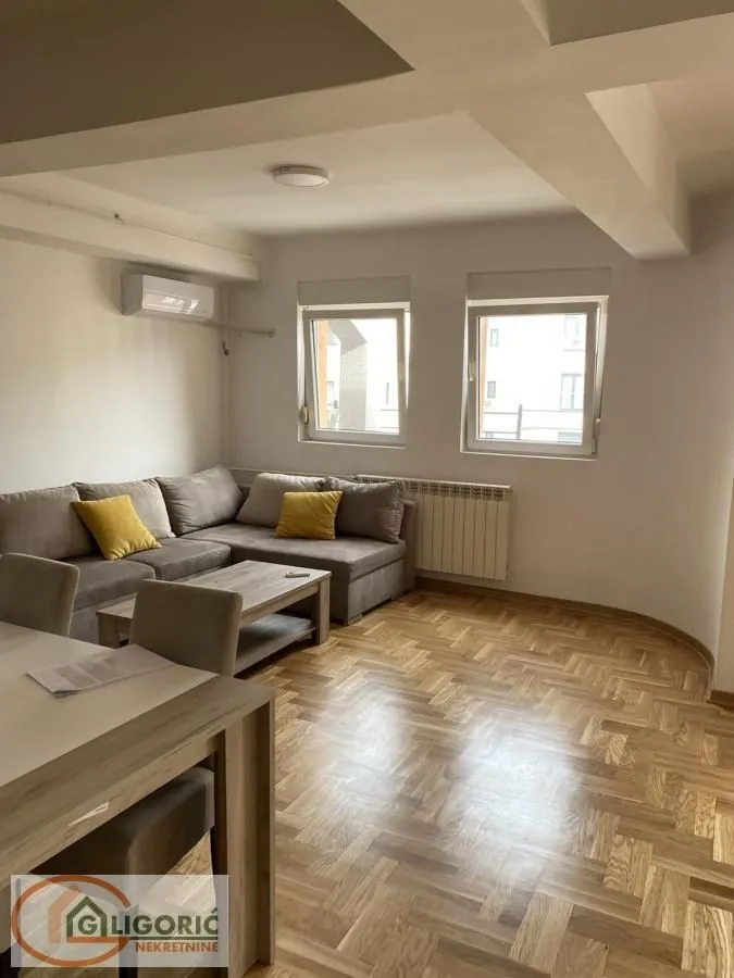 Izdavanje, dvosoban stan, 96m², Crveni Krst, Beograd