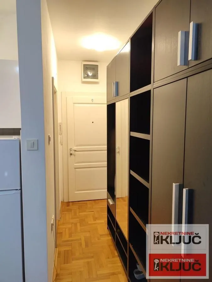 Izdavanje, garsonjera, 29m², Grbavica, Novi Sad Sve Podlokacije