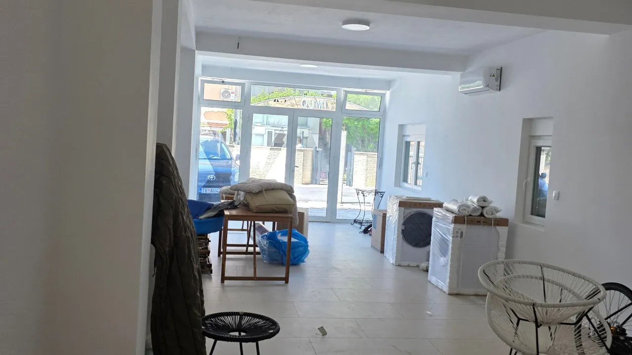 Rent, office space, 55m², Kalimanj, Tivat