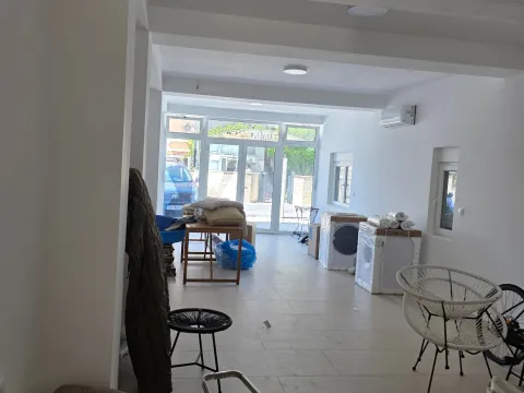 Poslovni prostor in Kalimanj