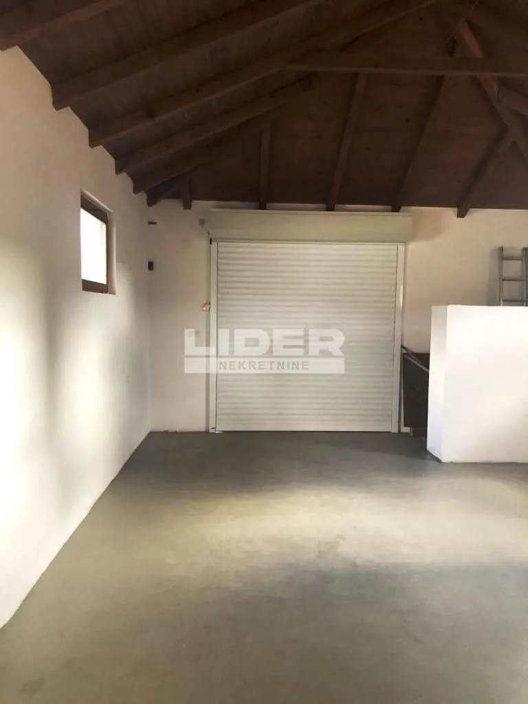 Rent, office space, 325m², Surčin, Beograd