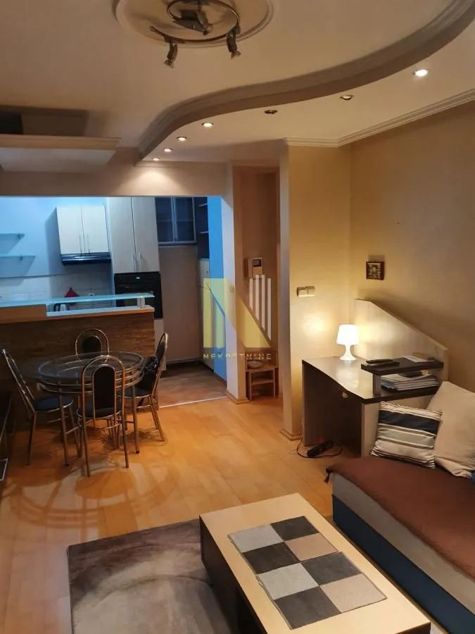 Izdavanje, dvosoban stan, 53m², Centar, Novi Sad