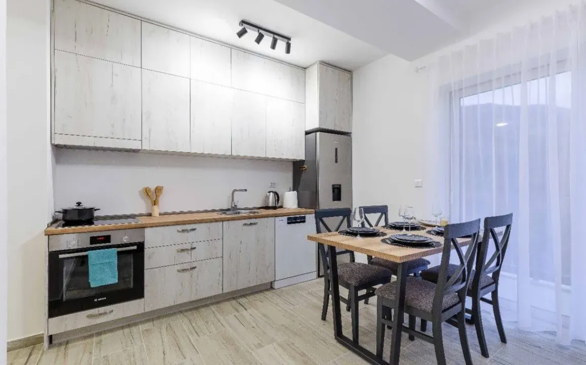 Izdavanje, jednosoban stan, 54m², Bečići, Budva