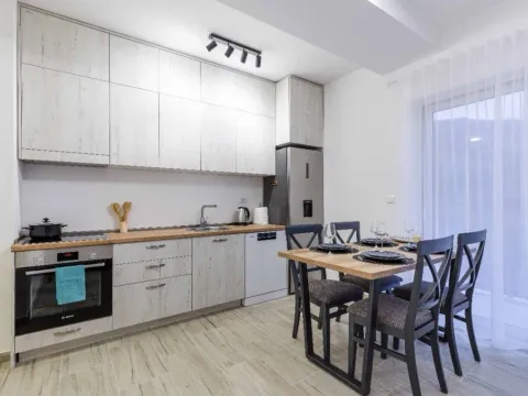Izdavanje, jednosoban stan, 54m², Bečići, Budva