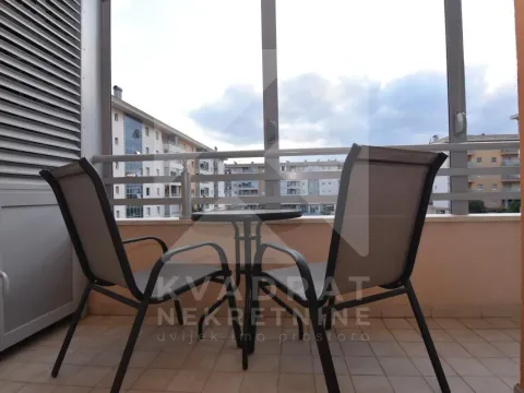 Izdavanje, jednosoban stan, 50m², City Kvart, Podgorica - image 13