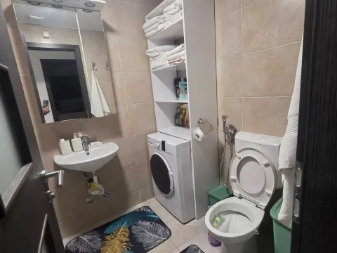 Izdavanje, dvosoban stan, 70m², Centar, Bar - image 11