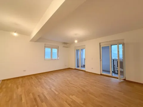 Sale, three bedroom apartment, 104m², Stari Aerodrom, Podgorica - image 11