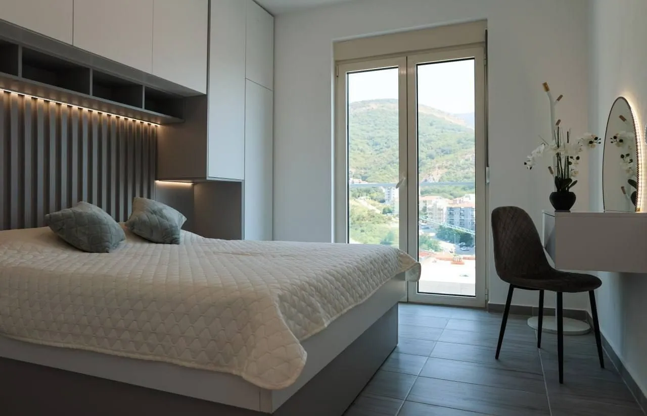 Rent, two bedroom apartment, 75m², Bečići, Budva