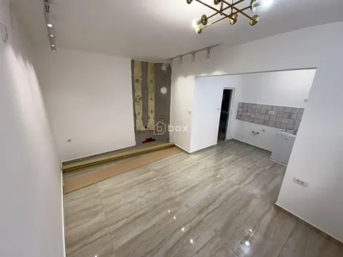 Rent, office space, 72m², Centar, Niš