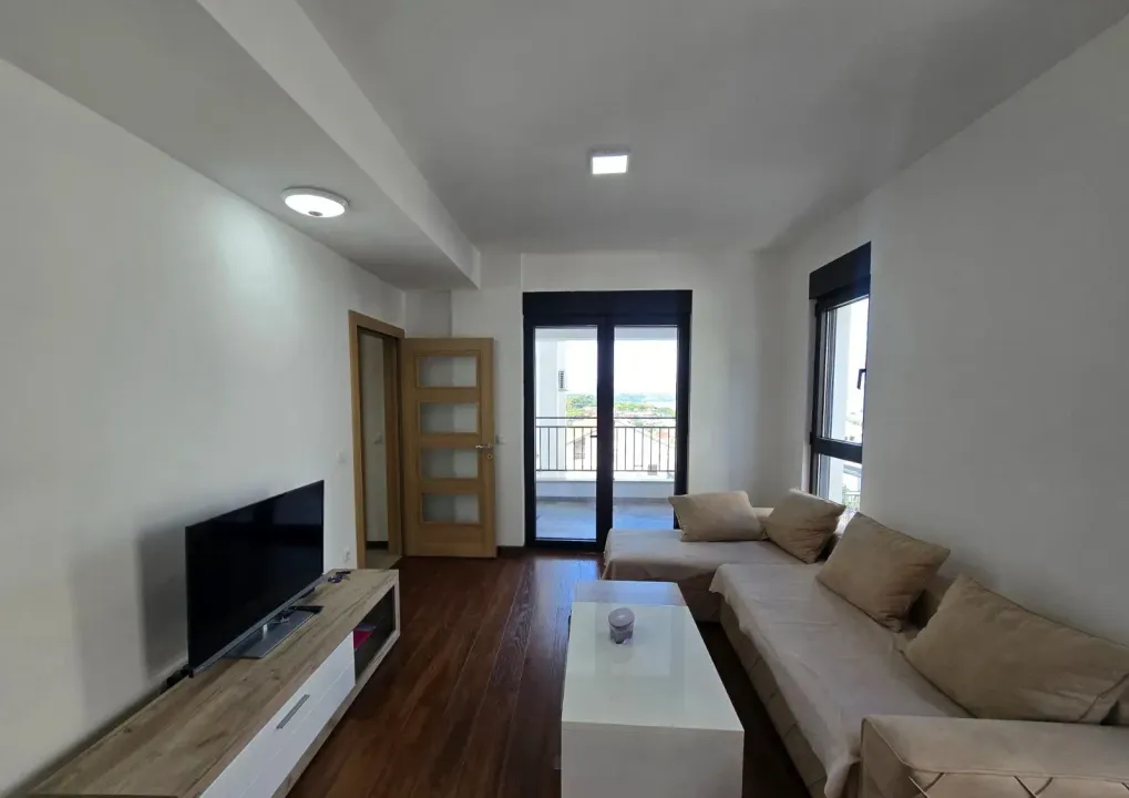 Izdavanje, dvosoban stan, 60m², Tivat, Crna Gora