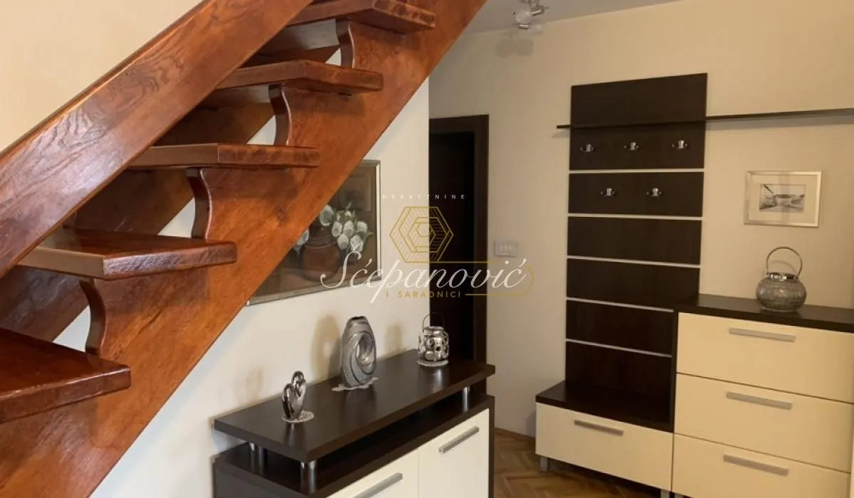 Prodaja, petosoban stan, 121m², Nova Detelinara, Novi Sad Sve Podlokacije