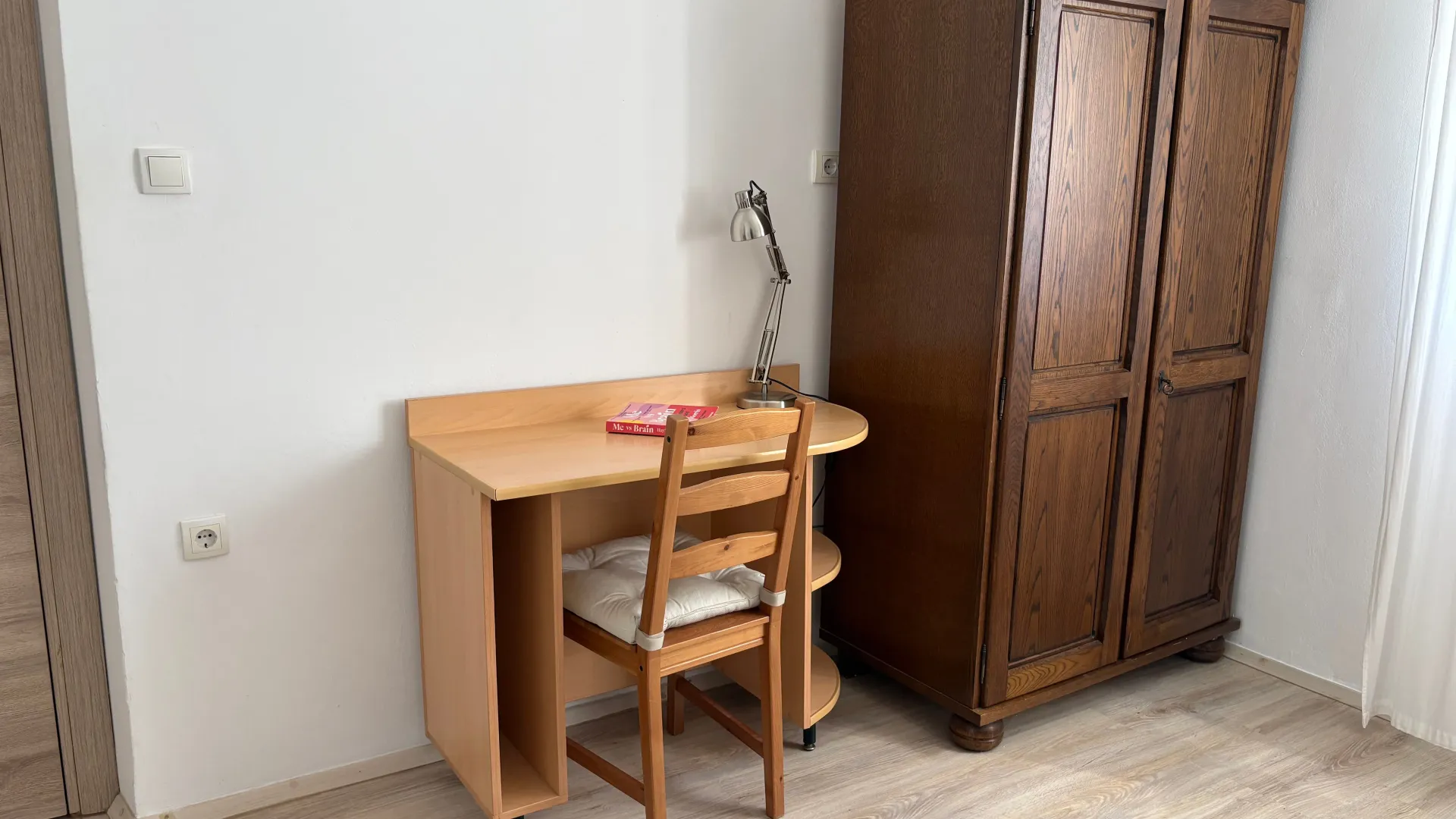 Izdavanje, jednosoban stan, 50m², Kalimanj, Tivat