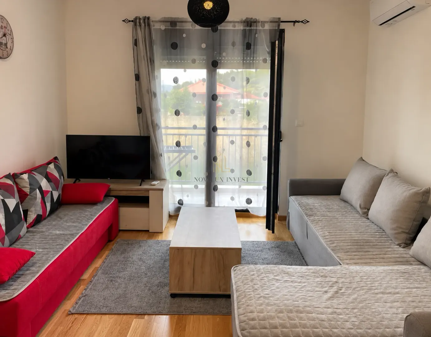 Living room with sofa, TV, and access to the terrace.