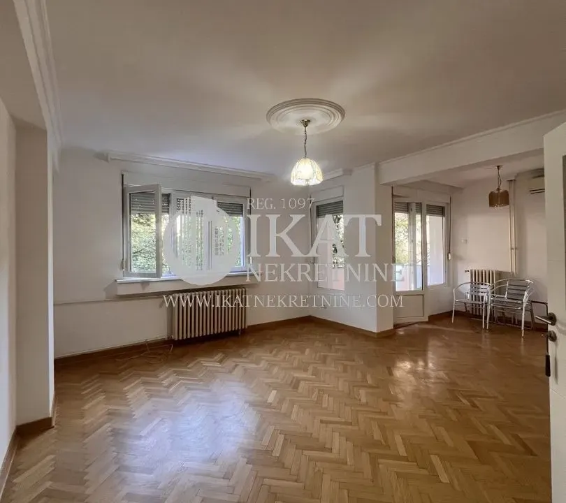 Izdavanje, trosoban stan, 86m², Savski Venac, Beograd