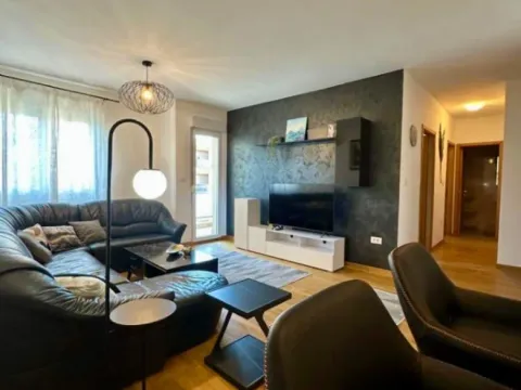 Izdavanje, dvosoban stan, 64m², City Kvart, Podgorica - image 4