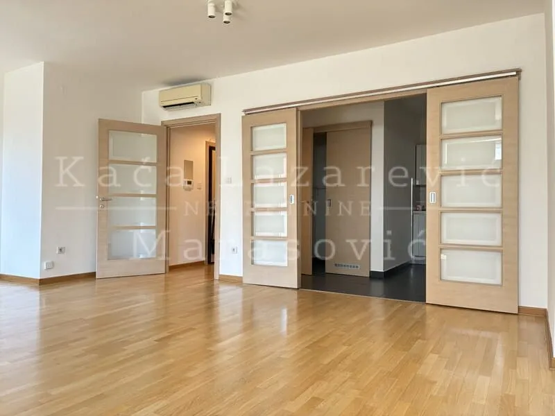 Rent, three bedroom apartment, 99m², Stari Grad, Beograd