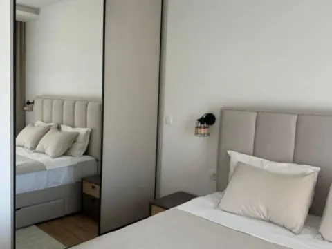 Izdavanje, stan, 55m², Dobrota, Kotor - image 8