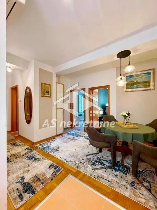 Izdavanje, dvosoban stan, 53m², Kalenić Pijaca, Vračar Sve Podlokacije