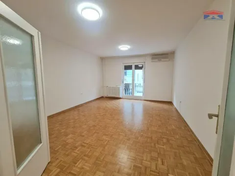 Izdavanje, poslovni prostor, 105m², Centar, Novi Sad - image 9