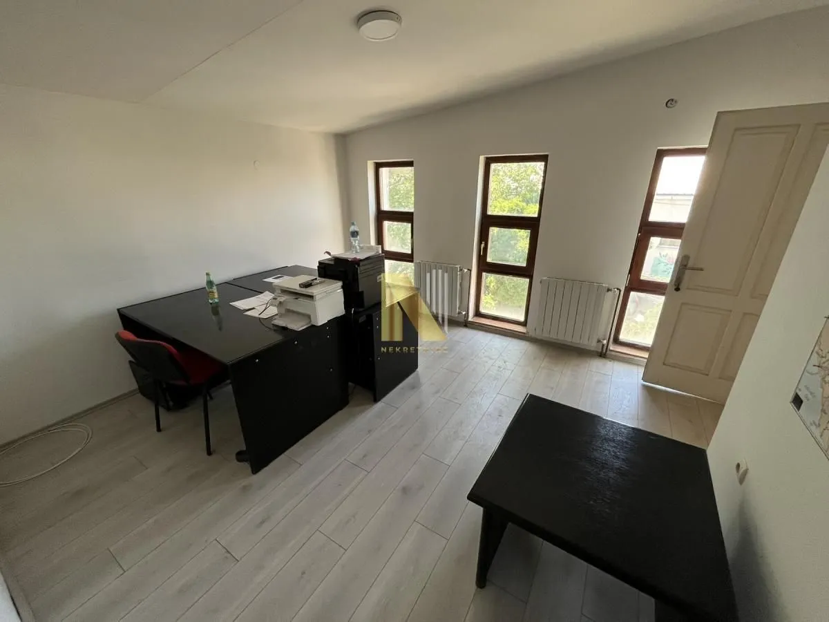 Izdavanje, poslovni prostor, 105m², Klisa, Novi Sad Sve Podlokacije