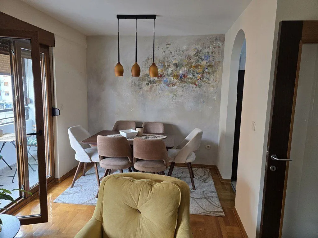 Izdavanje, dvosoban stan, 70m², Stari Aerodrom, Podgorica