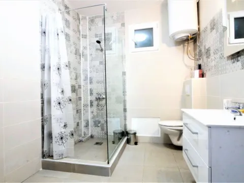 Prodaja, stan, 78m², Tivat, Crna Gora - image 4