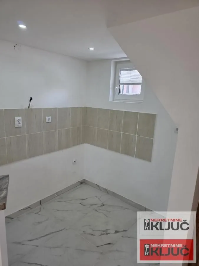 Prodaja, jednosoban stan, 33m², Socijalno, Novi Sad Sve Podlokacije