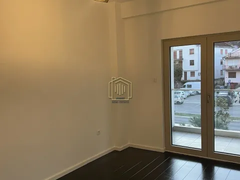 Izdavanje, jednosoban stan, 47m², Vezirov Most, Podgorica - image 4