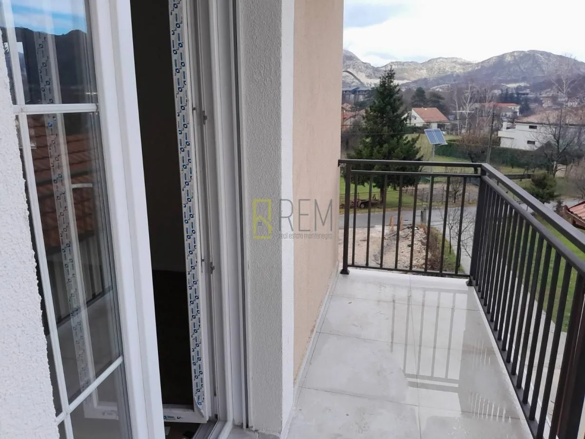Prodaja, dvosoban stan, 63m², Cetinje, Crna Gora