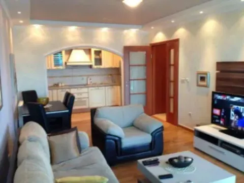 Prodaja, dvosoban stan, 76m², Preko Morače, Podgorica