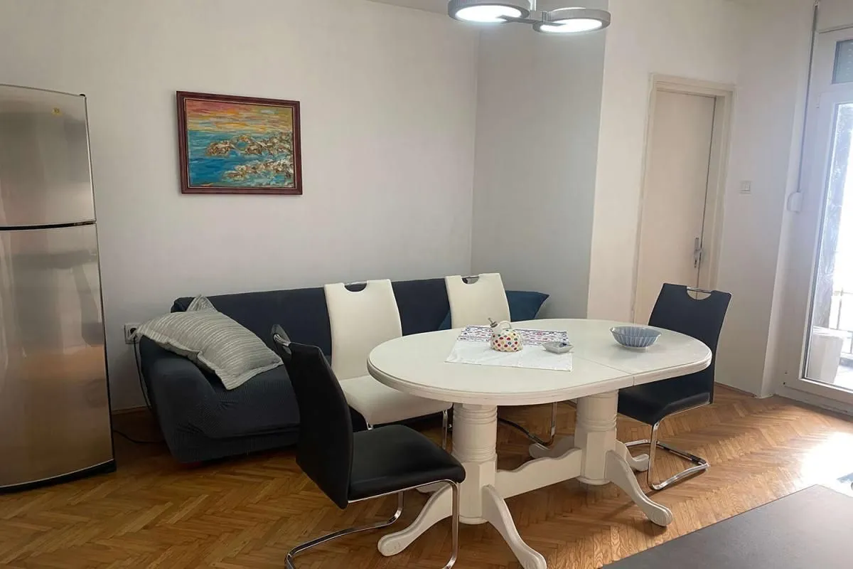 Rent, two bedroom apartment, 90m², Savski Venac, Beograd