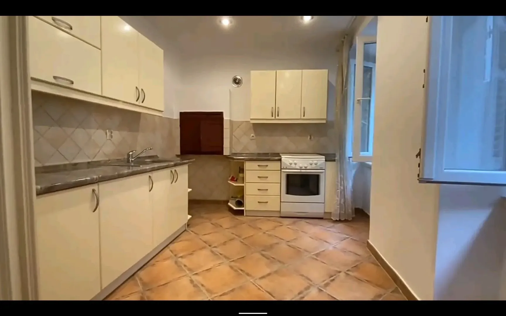 Prodaja, dvosoban stan, 75m², Stari Grad Kotor, Kotor