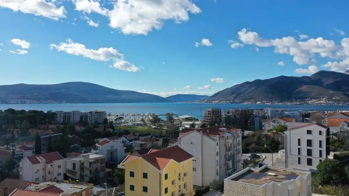Prodaja, jednosoban stan, 80m², Centar, Tivat