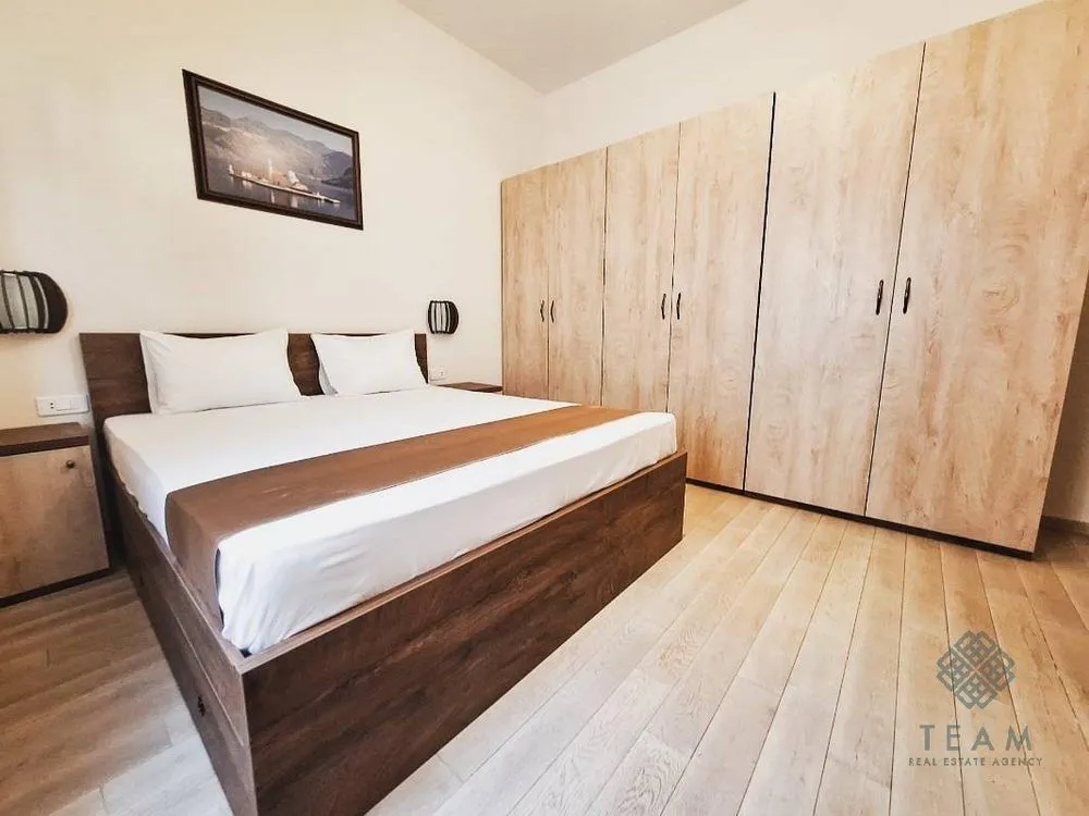 Izdavanje, kuća, 180m², Reževići, Budva