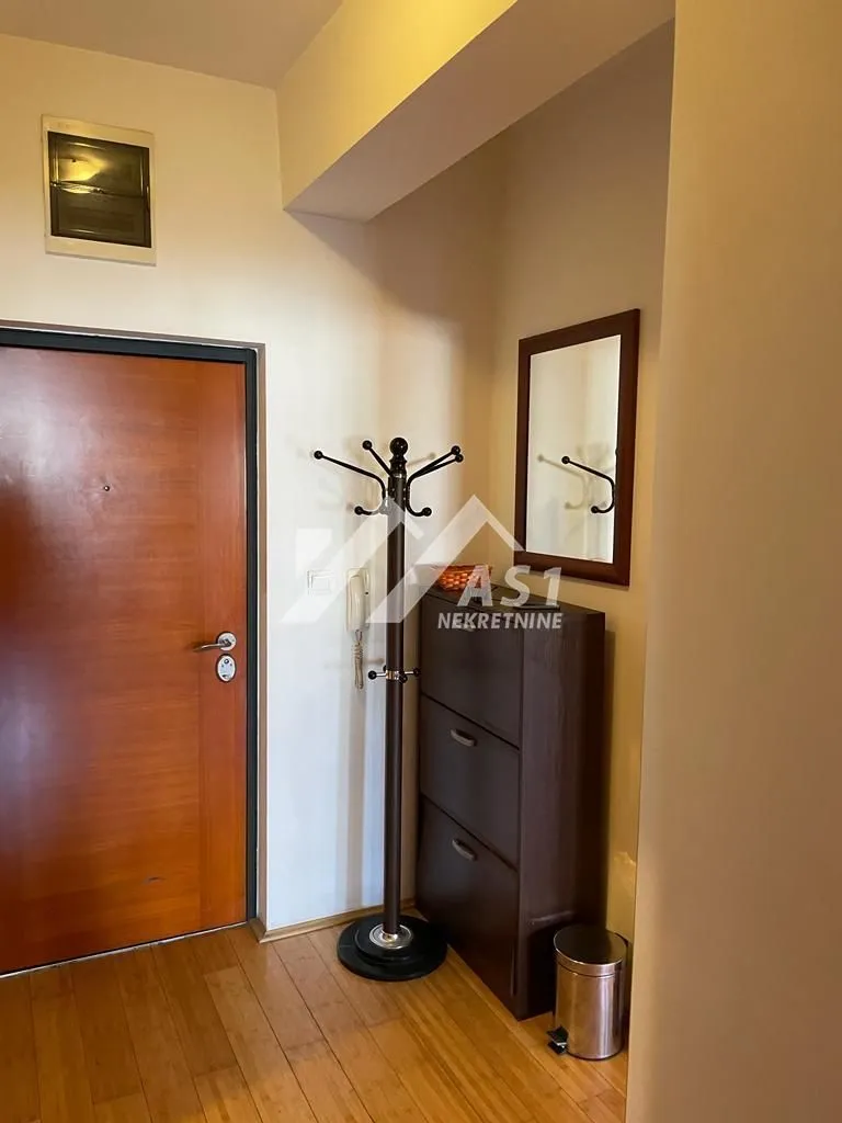 Izdavanje, dvosoban stan, 52m², Centar, Novi Sad