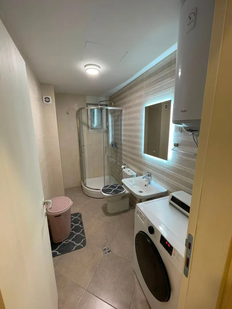 Izdavanje, dvosoban stan, 75m², Zabjelo, Podgorica