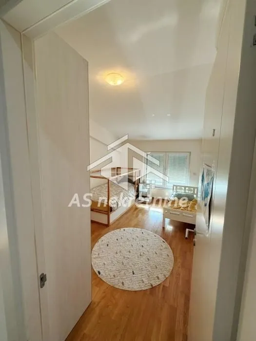 Izdavanje, četvorosoban stan, 157m², Savski Venac, Beograd