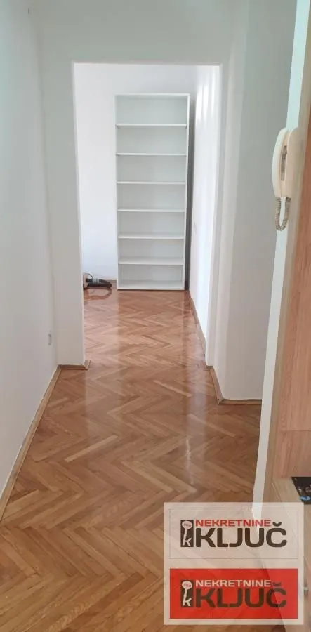 Izdavanje, jednosoban stan, 50m², Bulevar Oslobodjenja, Novi Sad Sve Podlokacije