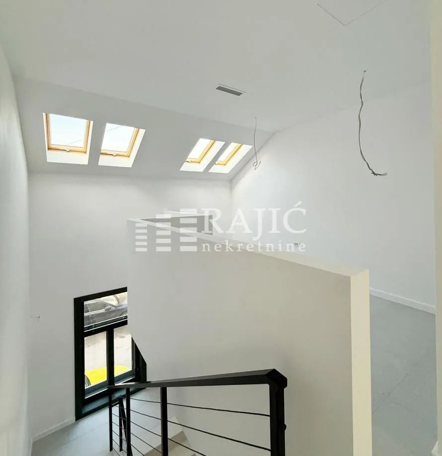 Izdavanje, kuća, 510m², Zemun Sve Podlokacije, Beograd