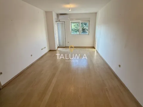 Izdavanje, dvosoban stan, 68m², City Kvart, Podgorica