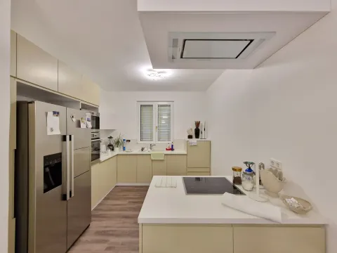 Prodaja, kuća, 250m², Budva, Crna Gora - image 9