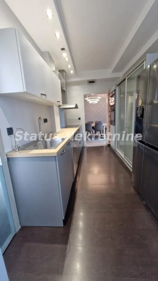 Izdavanje, četvorosoban stan, 116m², Novi Sad, Srbija