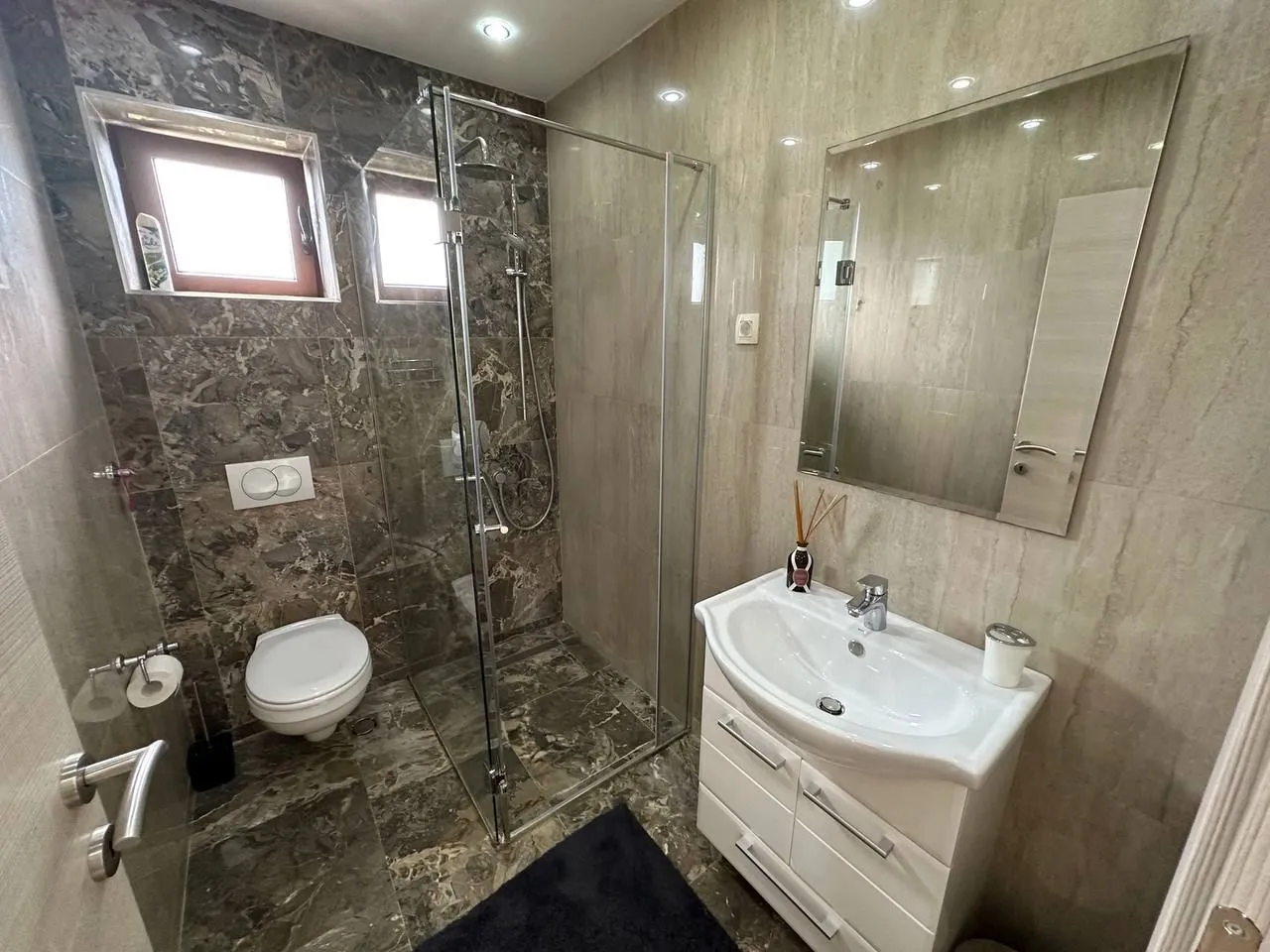 Rent, two bedroom apartment, 110m², Sveti Stefan, Budva