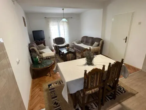 Izdavanje, dvosoban stan, 90m², Dalmatinska ulica, Podgorica - image 3