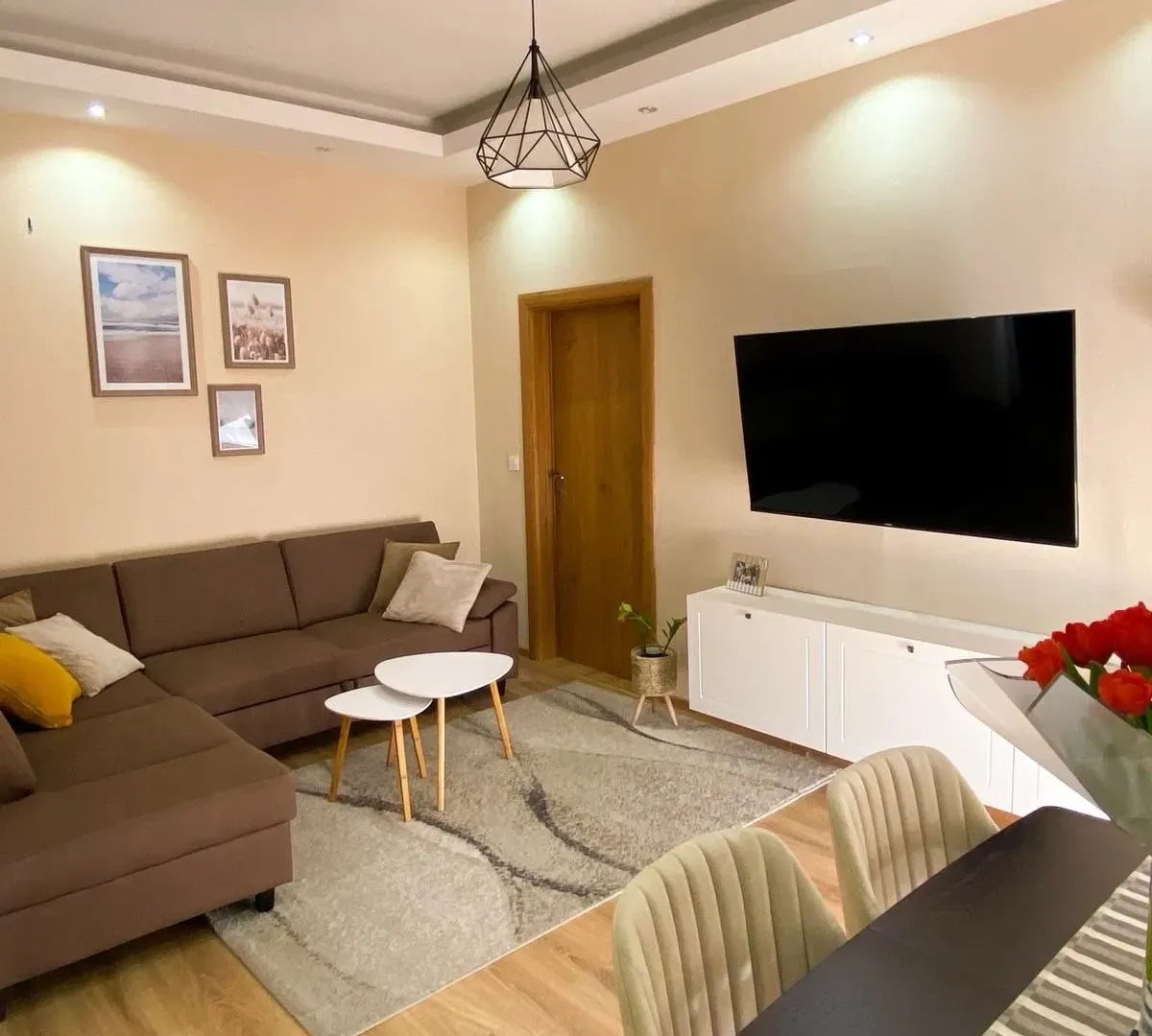 Izdavanje, dvosoban stan, 58m², Bijeli Do, Budva