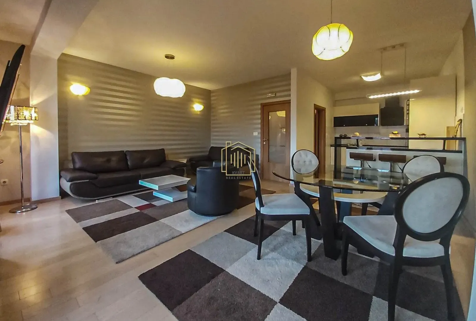 Izdavanje, dvosoban stan, 90m², Centar, Podgorica