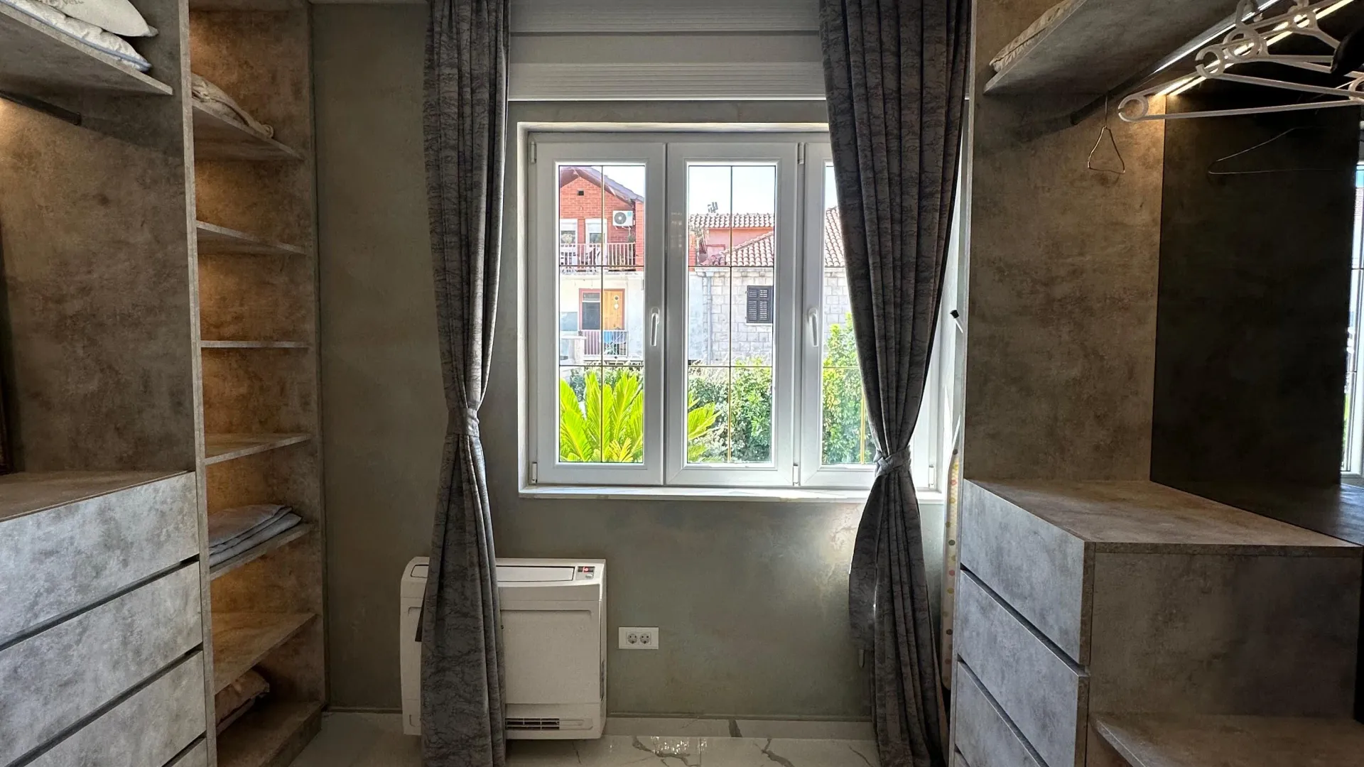 Rent, one bedroom apartment, 63m², Centar, Tivat