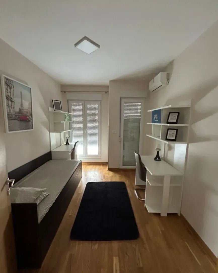Izdavanje, dvosoban stan, 64m², City Kvart, Podgorica