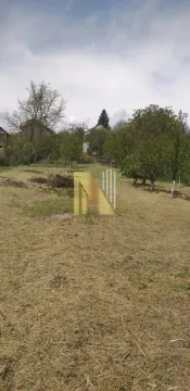 Pogled na prostrano zemljište sa voćnjakom. - image 14