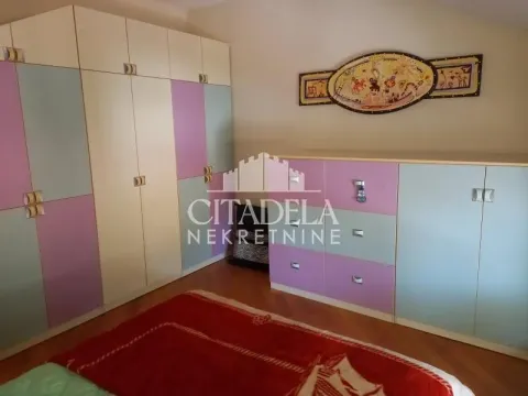 Izdavanje, trosoban stan, 110m², Zemun Kalvarija, Zemun Sve Podlokacije - image 11